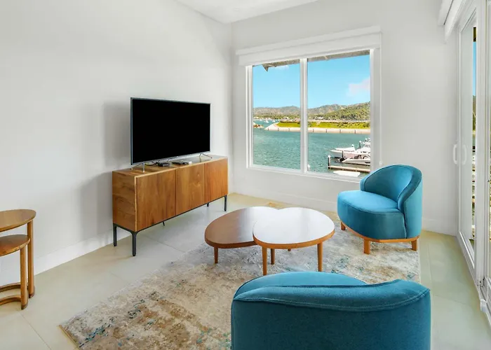 Luxury Marina View 306
